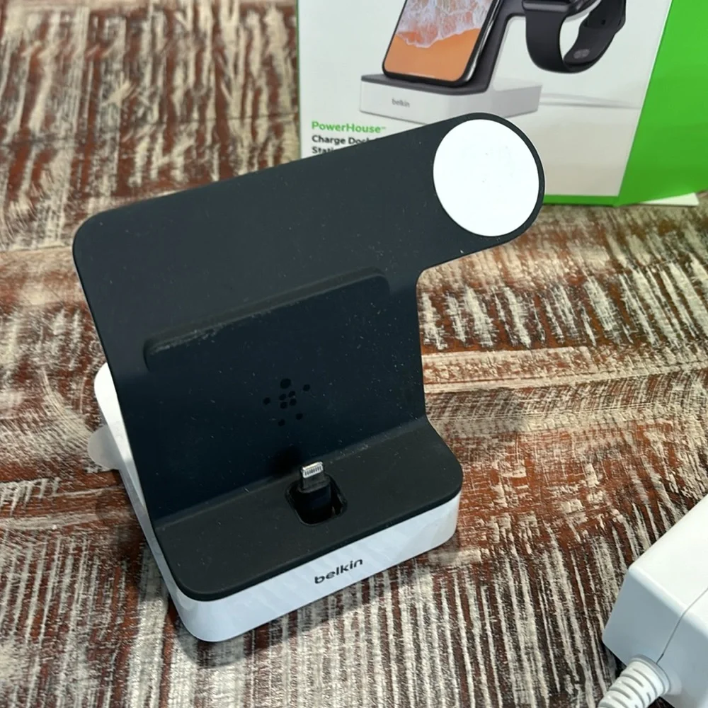 Belkin Chargonh dock for iPhone and Apple Watch